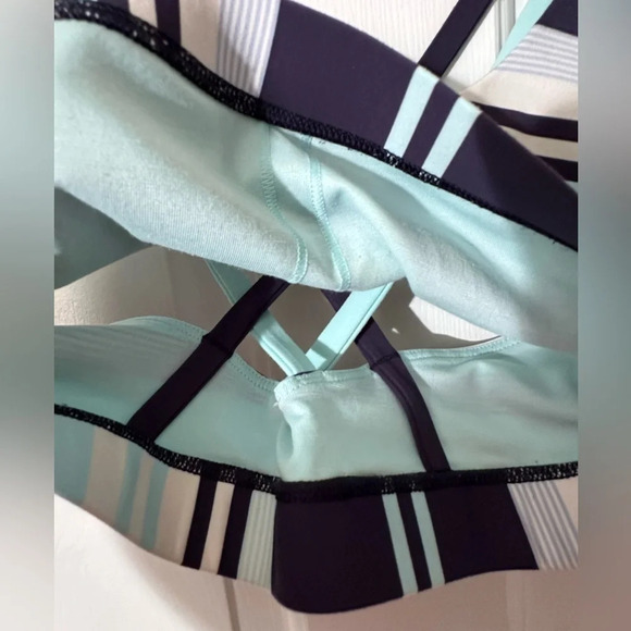 Lululemon Women’s Striped 8 Sports Bra Navy Aqua Criss Cross - Picture 5 of 5